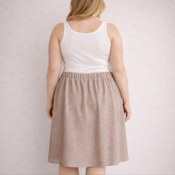 Penningtons | Plus Soft Taupe Waffle Knit Skirt Knee Length Pockets - Picture 3 of 9